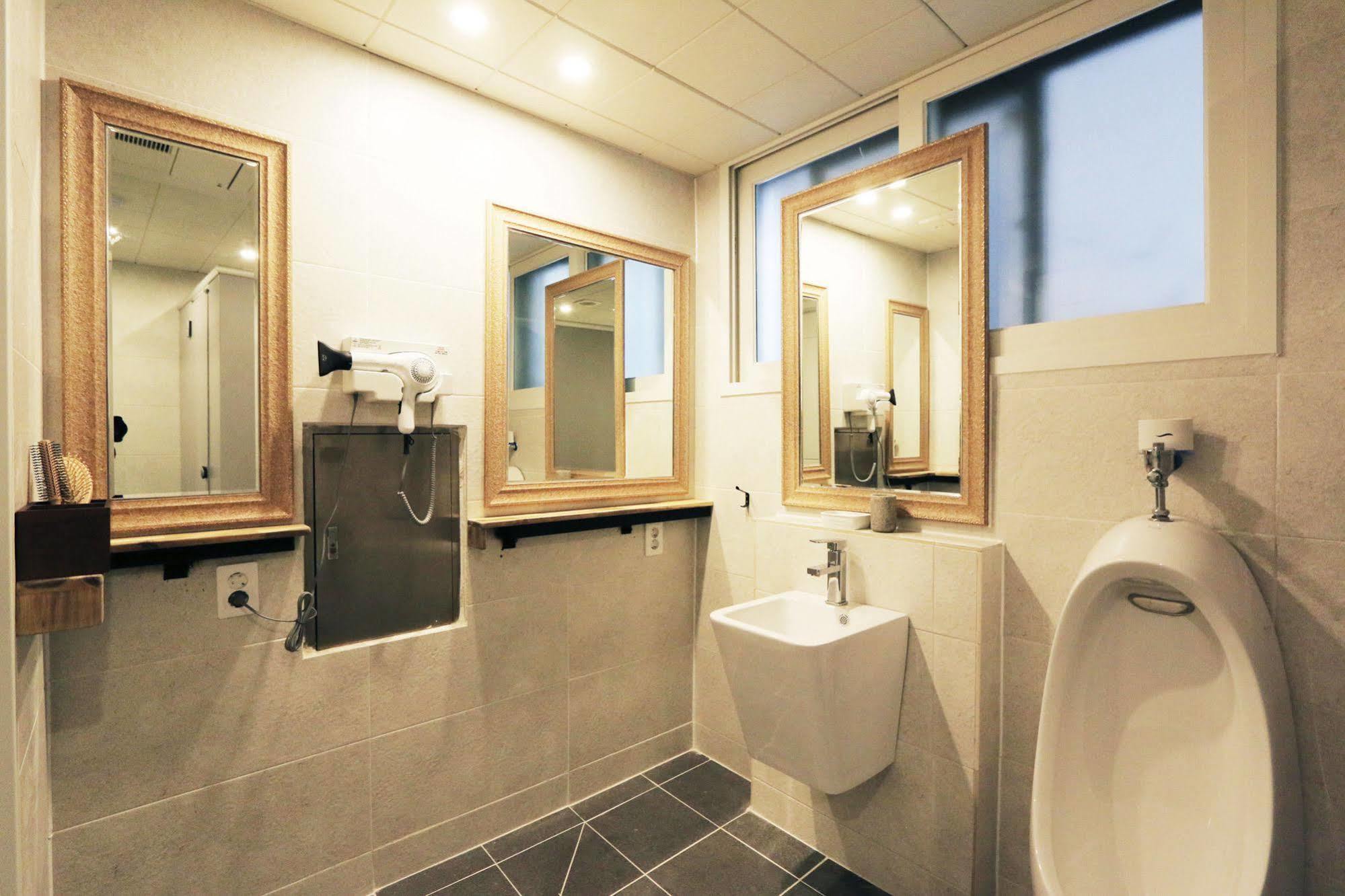 Blueboat Hostel Jeonju Εξωτερικό φωτογραφία